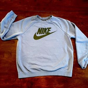 Nike woman’s pullover logo sweatshirt size L